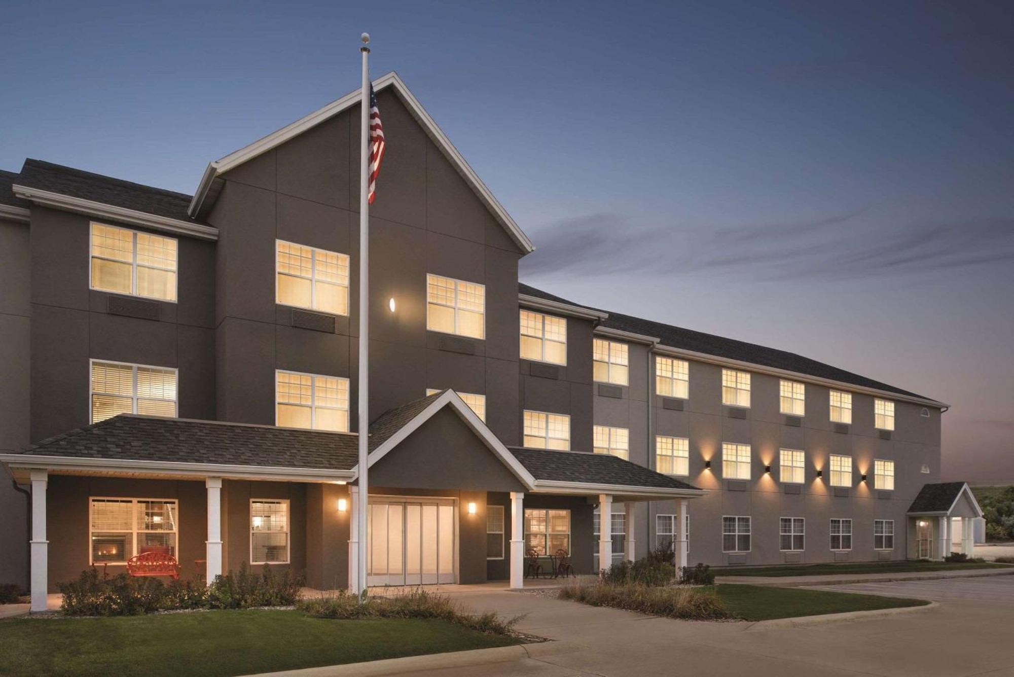 Country Inn & Suites By Radisson, Cedar Falls, Ia Exterior photo